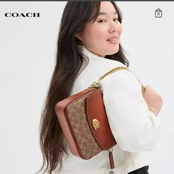 NEW Coach Cassie Crossbody Bag 19 In Signature Canvas w/ Shoulder strap - Picture 4 of 9